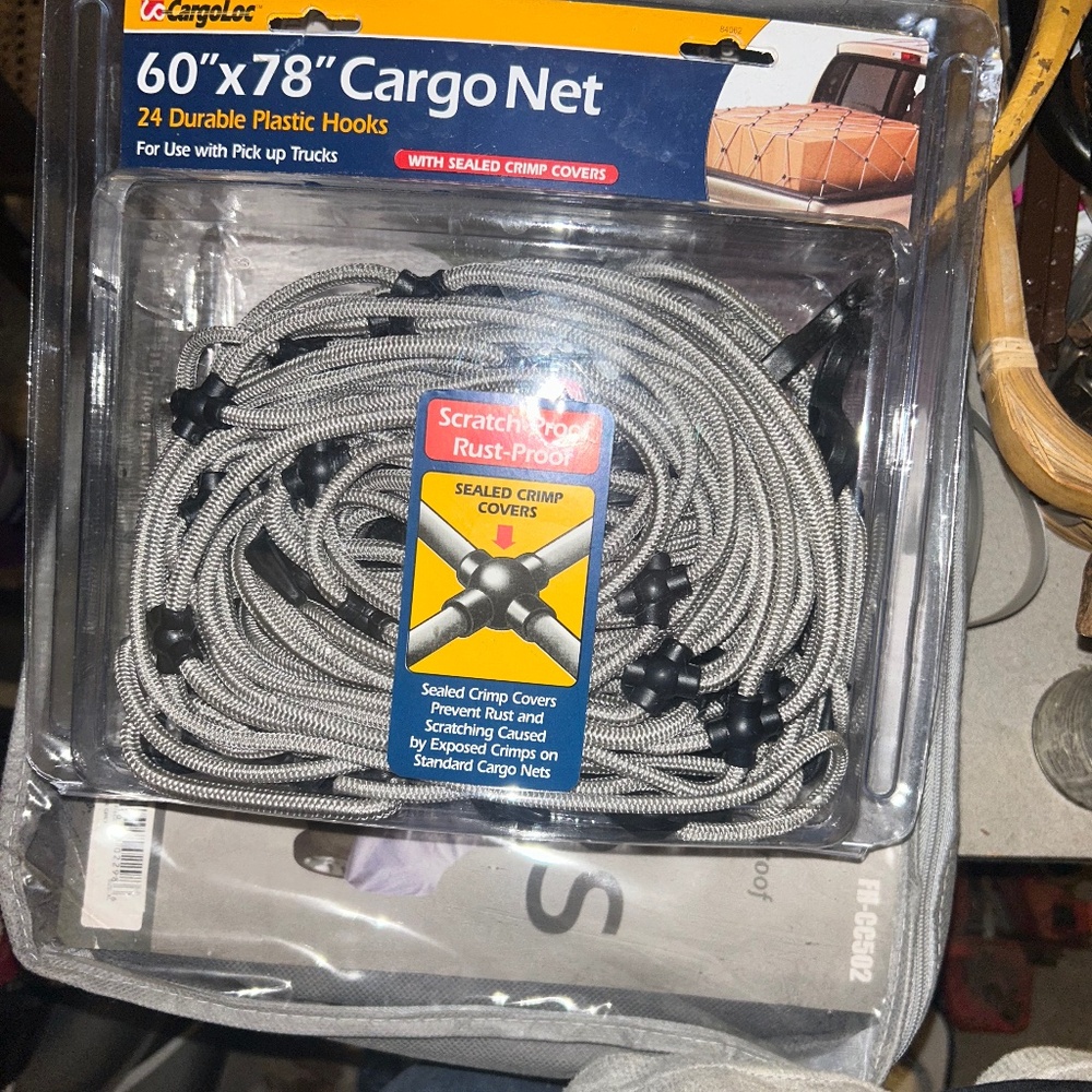 Cargo net for pick-up trucks bed